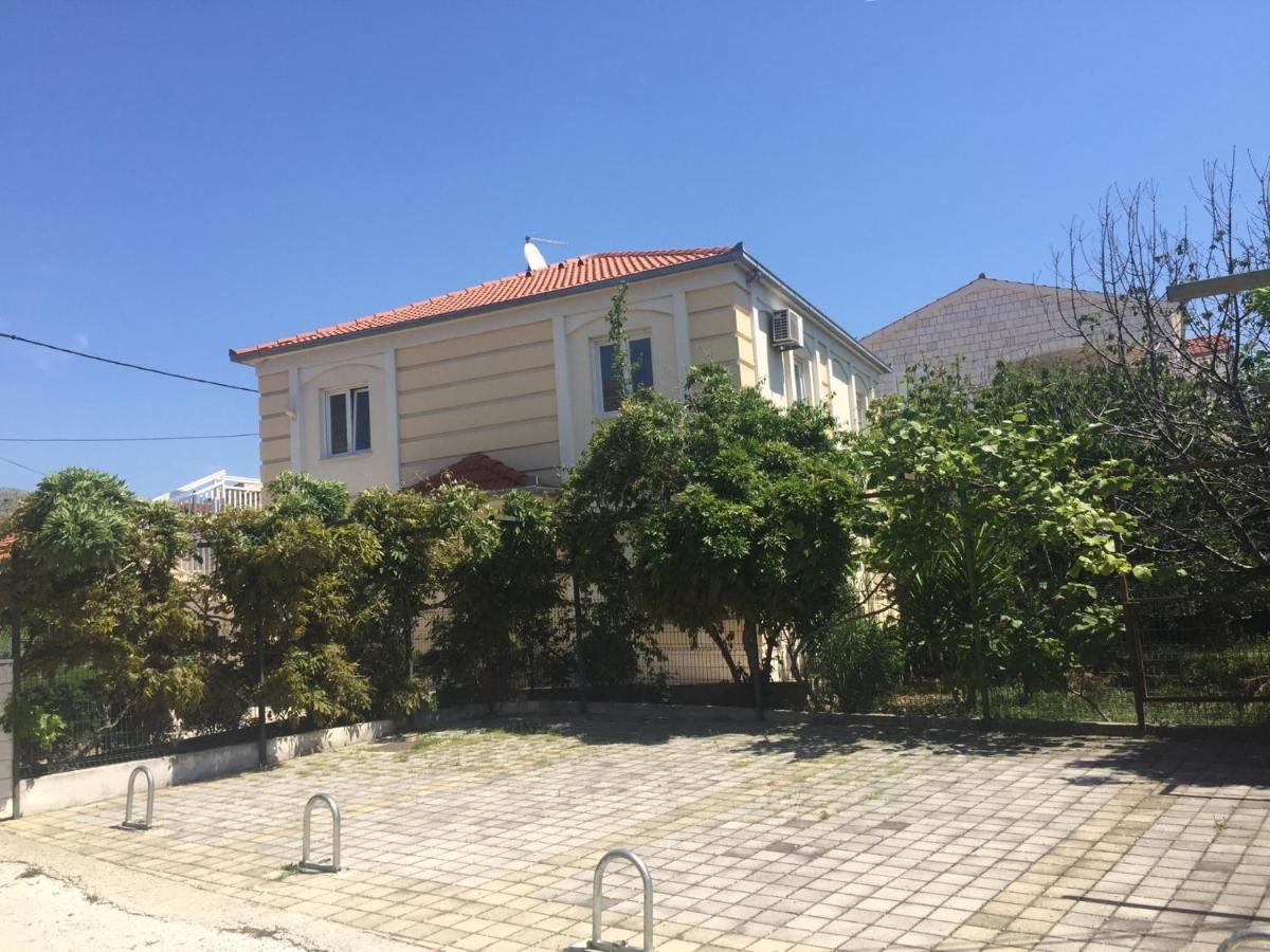 Villa In Seget โตรกีร์ ภายนอก รูปภาพ