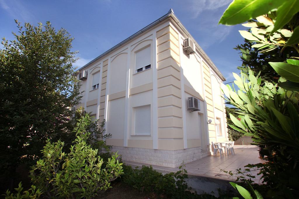 Villa In Seget โตรกีร์ ภายนอก รูปภาพ